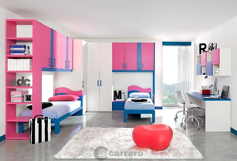 cameretta blu e fucsia